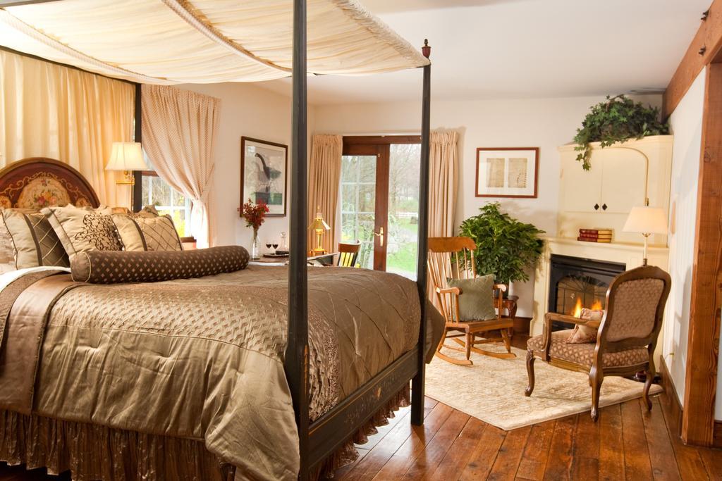 Stonecroft Country Inn Ledyard Center Room photo